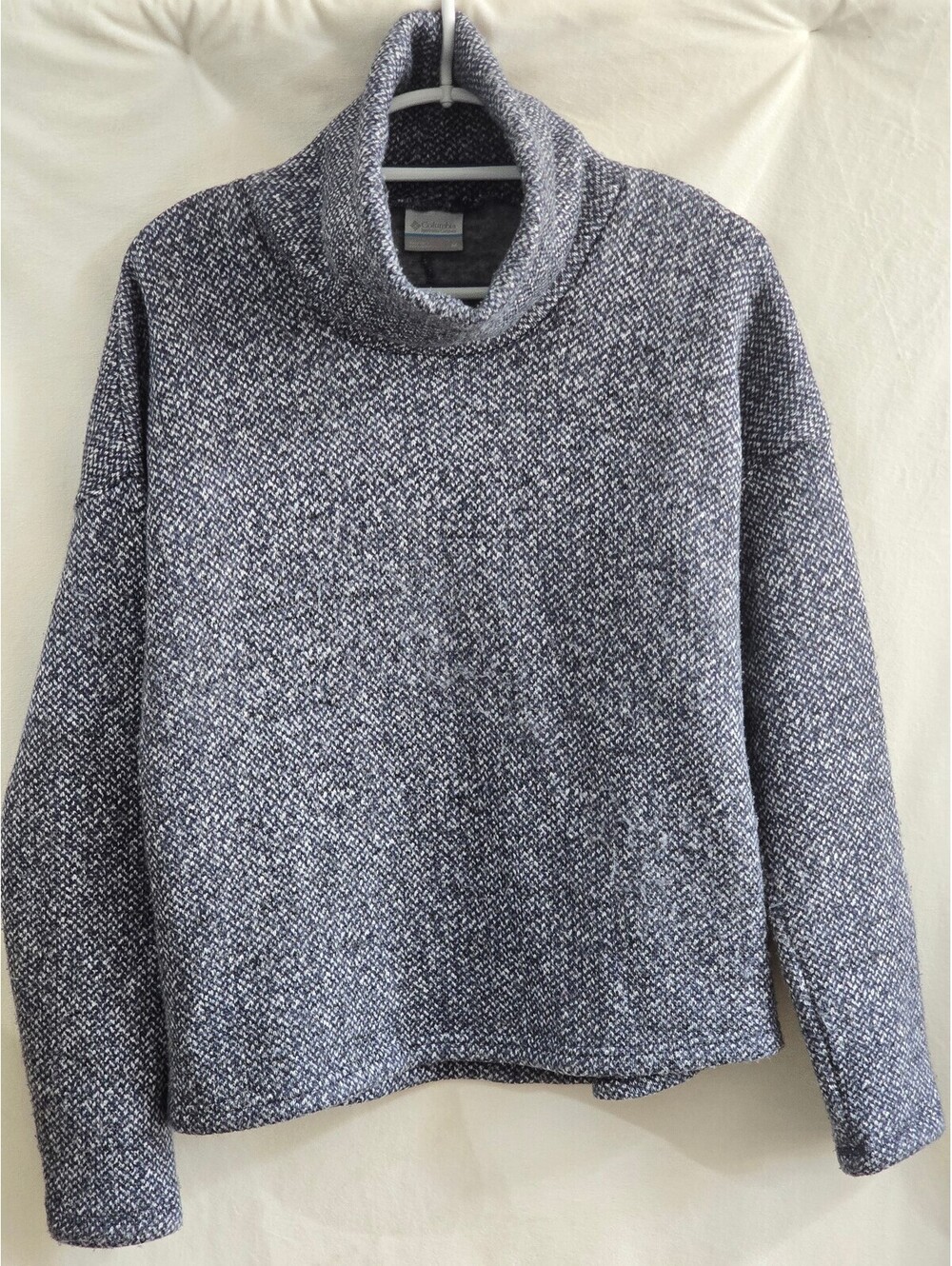 Columbia Sportswear Company Medium Blue and White Knit Pullover Sweater